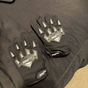Saga Black and Gray Gloves